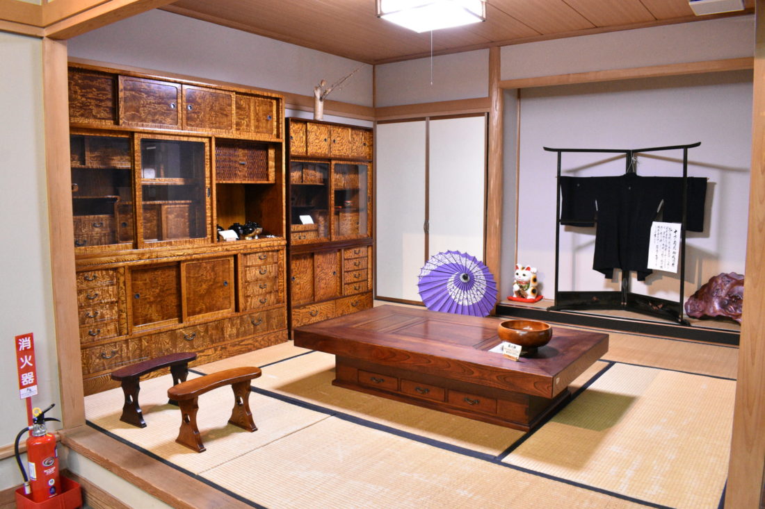 Woody Uenomura Wood Crafts Shop