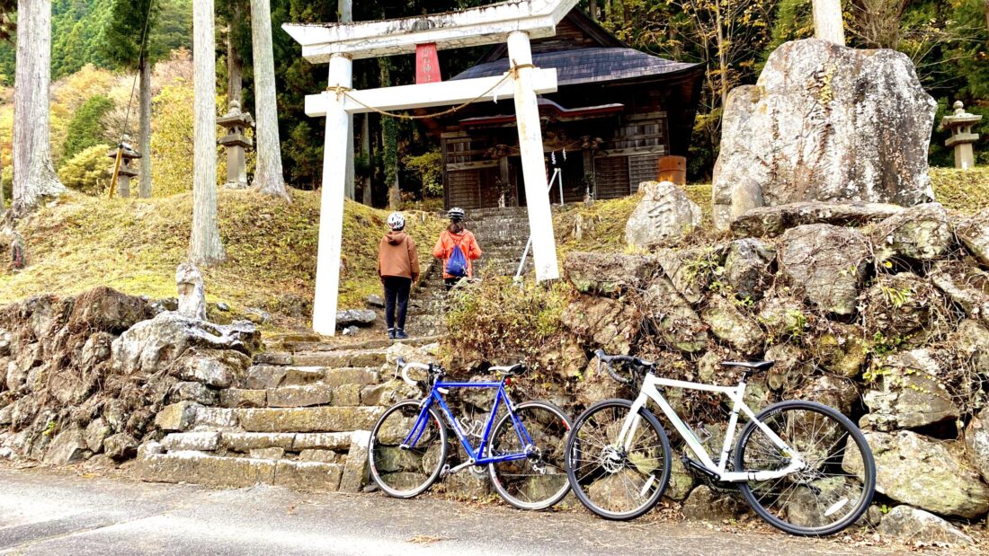 上野村の秋のサイクリングルート：新羽神社