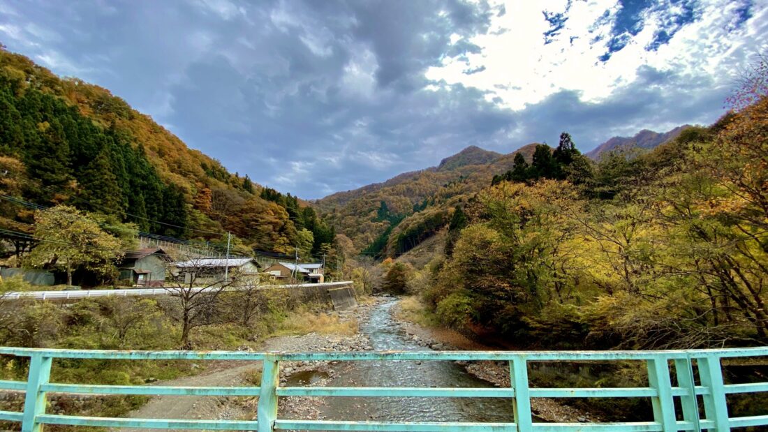 上野村の秋のサイクリングルート：橋